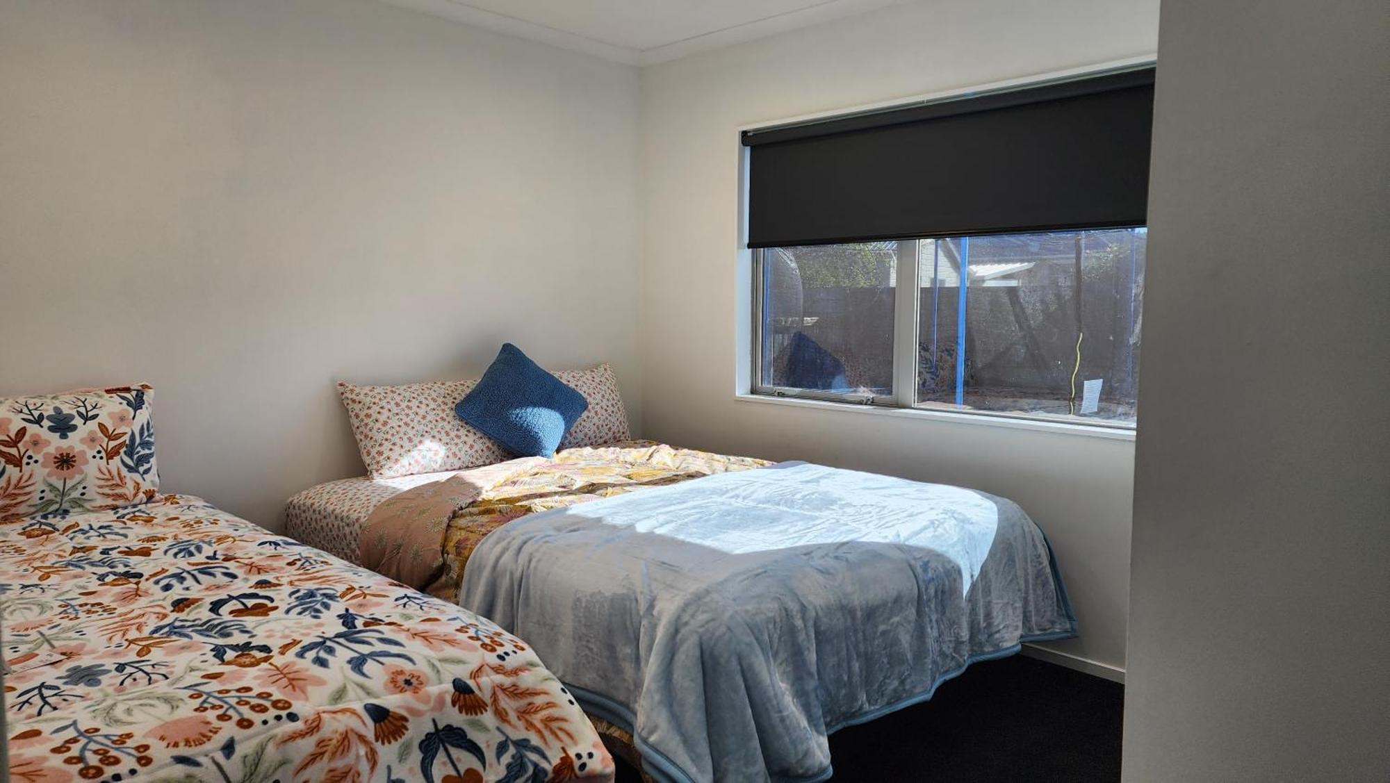 Oaktree Entire Holiday Home, Sleeps 8 To12 Rotorua Exterior photo