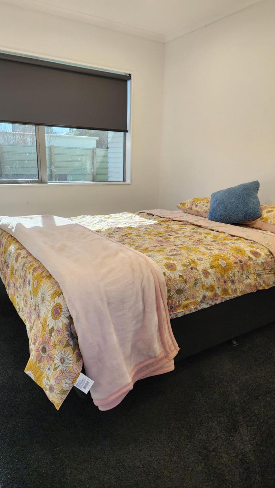 Oaktree Entire Holiday Home, Sleeps 8 To12 Rotorua Exterior photo