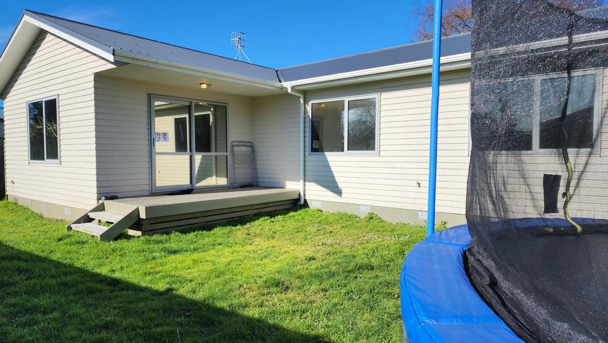 Oaktree Entire Holiday Home, Sleeps 8 To12 Rotorua Exterior photo