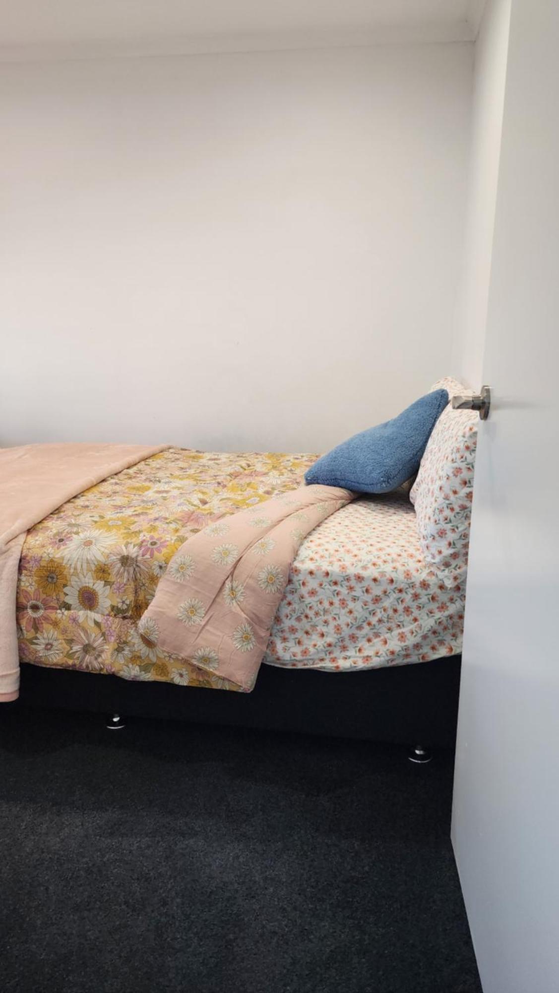 Oaktree Entire Holiday Home, Sleeps 8 To12 Rotorua Exterior photo