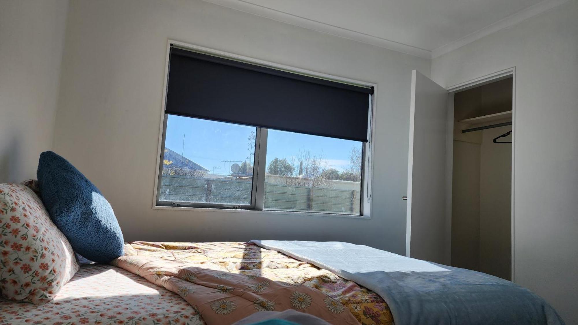Oaktree Entire Holiday Home, Sleeps 8 To12 Rotorua Exterior photo