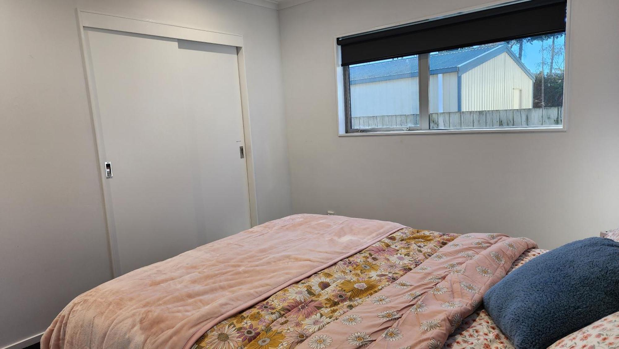 Oaktree Entire Holiday Home, Sleeps 8 To12 Rotorua Exterior photo