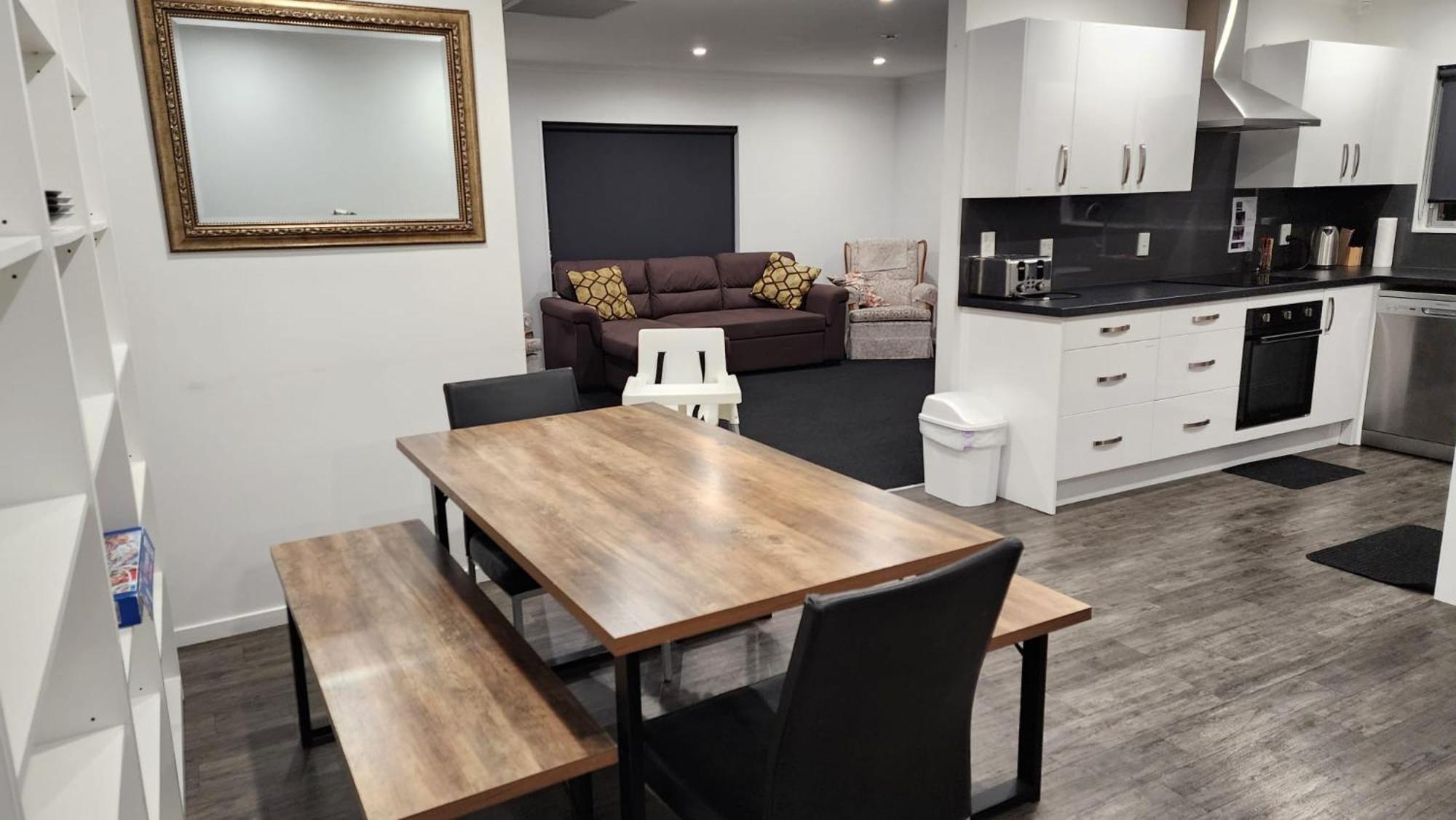 Oaktree Entire Holiday Home, Sleeps 8 To12 Rotorua Exterior photo